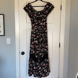 Women’s off the shoulder maxi dress